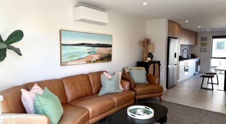 Beautifully Presented Fully Furnished Spacious Inner City Apartment! - Photo 3