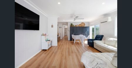 Renovated Three Bedroom Duplex - Photo 4