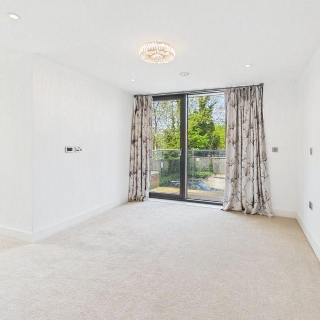 Station Road, Gerrards Cross, Buckinghamshire,SL9 - Photo 1