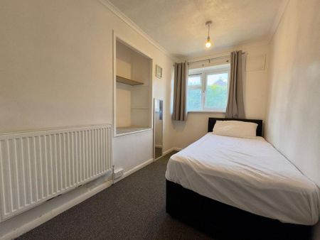 4 bedroom terraced house to rent - Photo 2