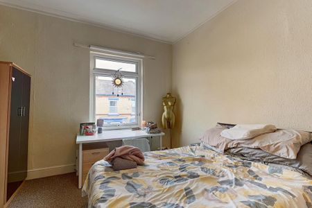 4 bedroom terraced house to rent - Photo 4