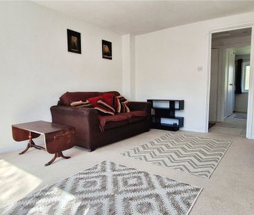 Buckingham Avenue, Perivale, Greenford, Middlesex, UB6 7RD - Photo 3