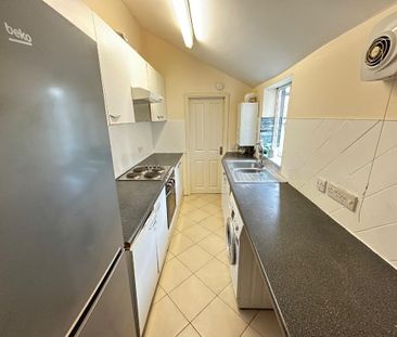 2 bedroom terraced house to rent - Photo 2