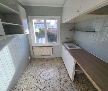 Location Appartement 3 pièces 49m² MARSEILLE 9ème - Photo 5