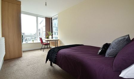 Amazing Five Bedroom PENTHOUSE Luxury Apartment - Photo 4