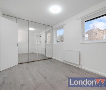 2 bedroom mews to rent - Photo 5