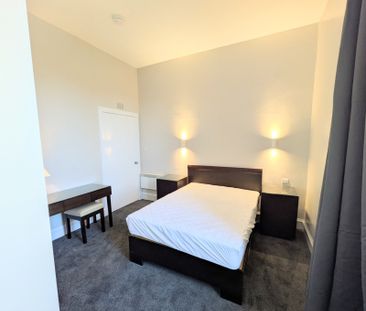 3 bedroom apartment to rent - Photo 4