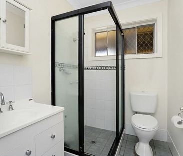 Contemporary finishes and air-conditioned lounge room. Pets conside... - Photo 5