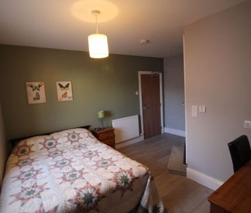 Rooms Available - Opposite Sunderland Royal Hospital - Photo 2