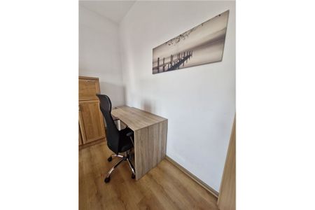 Umeblowany pokój w domu jednorodzinnym - Zdjęcie 2