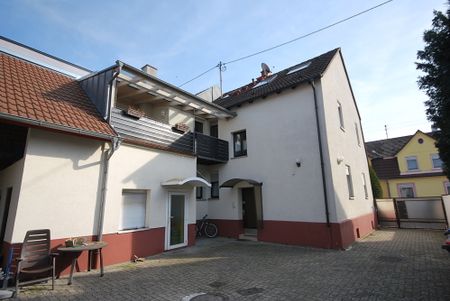 RESERVIERT - Hübsche 3 Zimmer Altbauwohnung mit großer Terrasse in Knielingen - Photo 5