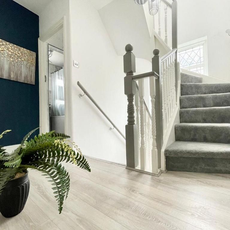 4 bedroom semi-detached house to rent - Photo 1