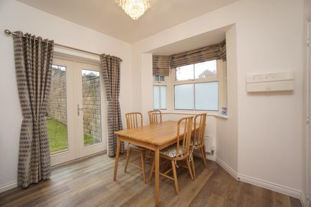 5 bedroom House To Let - Photo 3