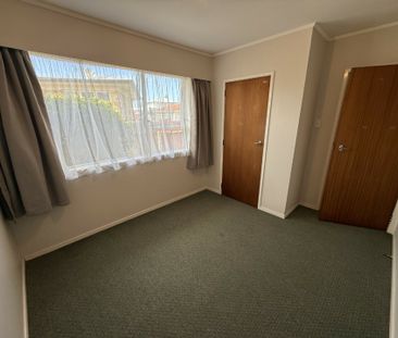 CLOSE TO TOWN CENTRE - Photo 5