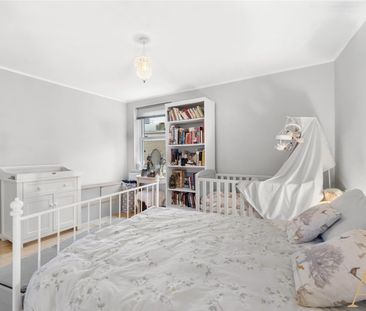 Battersea Church Road, London - Photo 2