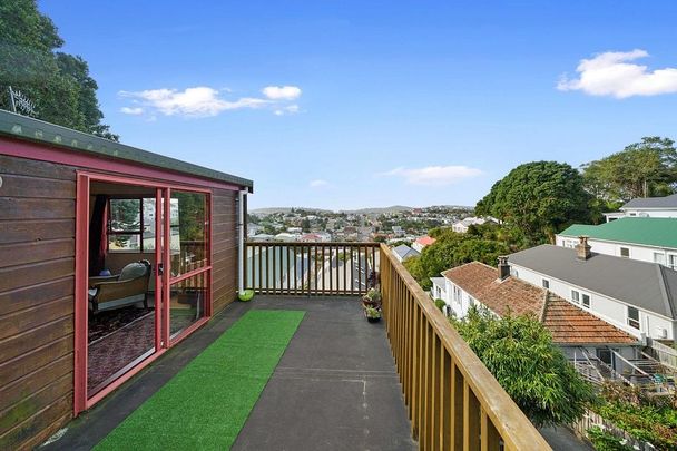 2 bedr townhouse with garage in Hataitai village - Photo 1
