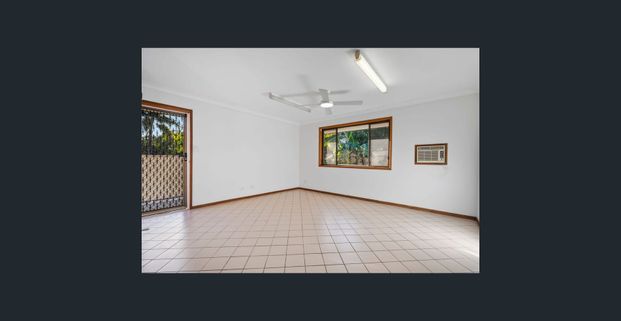 FLEXIBLE RENTAL OPTIONS DUAL LIVING OPPORTUNITY - with 2 kitchens - Photo 1