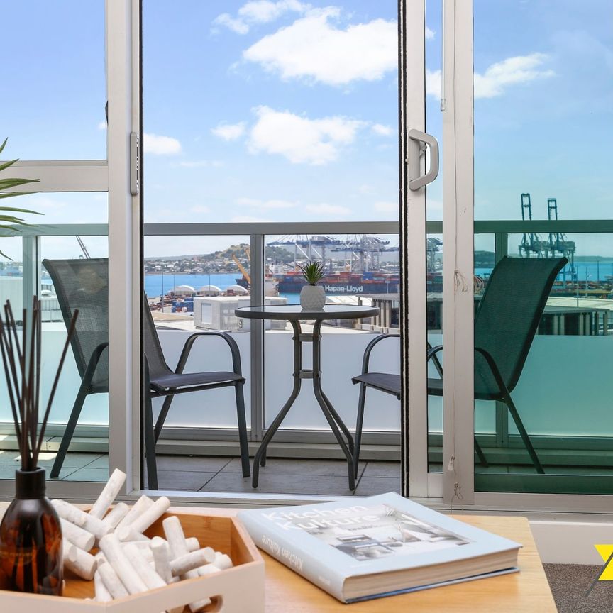 Two Bedrooms and One Bathroom in Auckland Central! PETS NEGOTIOBLE! FULLY FURNISHED! - Photo 1