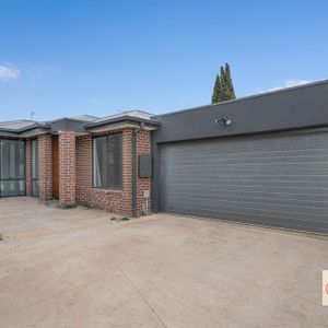 Luxury Living at Its Finest - 8/6 Blake Court, Truganina! - Photo 3
