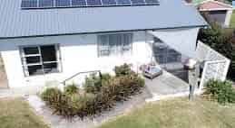 Family home with great section - Photo 4