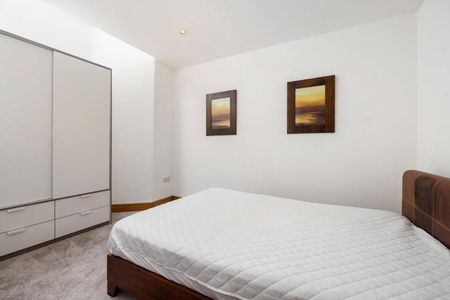 41 The Pine Winter Garden Pearse Street Dublin 2 - Photo 3