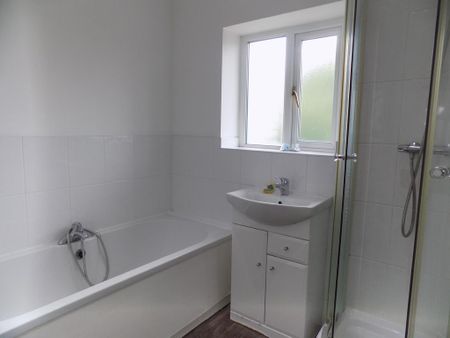 3 bedroom semi-detached house to rent - Photo 5