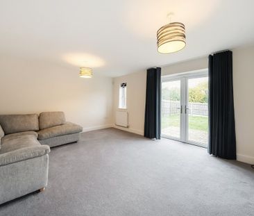 3 Bedroom House - Rowden Way, Alton - Photo 1