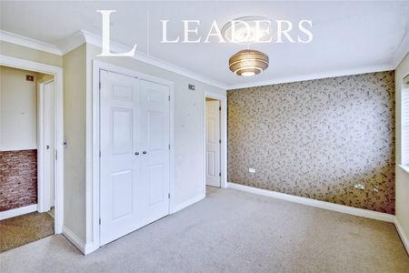 4 bedroom house to rent Burleigh Close, Romford, RM7 - Photo 2