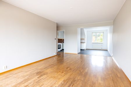 Östermalmsvägen, Finspång - Photo 2