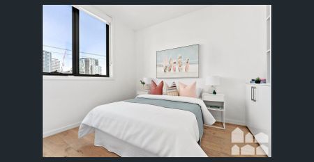 Stylish, Light-Filled Living in a Boutique Block - Photo 3