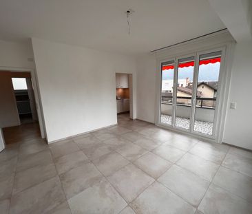 LUMINOUS RENOVATED 4.5-ROOM APARTMENT FOR RENT - Photo 2