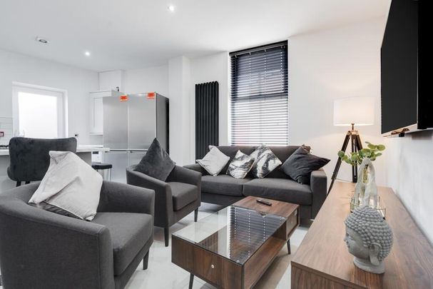 6 bedroom house to rent - Photo 1