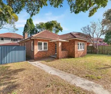 House with 4 bedrooms, 1 bathroom & parking for 2 cars - Photo 5