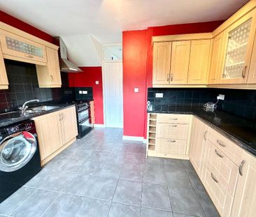 3 bedroom semi-detached house to rent - Photo 6