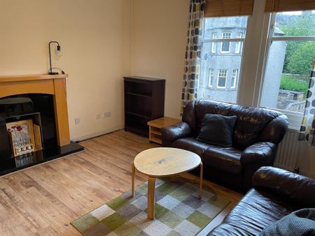 2 bedroom flat to rent - Photo 2