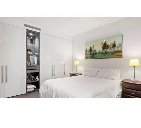 Stunning One Bedroom Apartment on Level 61 with Breathtaking Views! - Photo 2