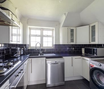 3 bedroom flat to rent, Available part-furnished now - Photo 6