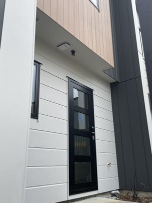 37 Fantail Place, Avondale - Photo 1