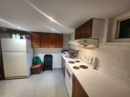 For Lease - 30 Yorkshire Road Unit# Basement, Toronto, Ontario - Photo 4