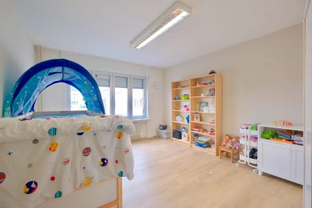 LICHTERVELDE - ZEER RUIM APPARTEMENT MET 3 SLPKS + garagebox - Photo 4