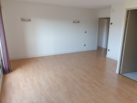 Location Appartement 3 pièces 66m² MARSEILLE 8ème - Photo 4