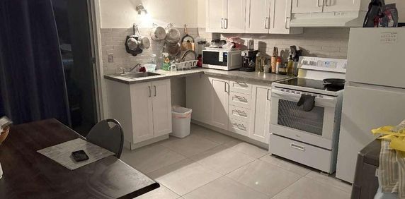 4 ½ à louer spacieux et lumineux semi meublé - Photo 2