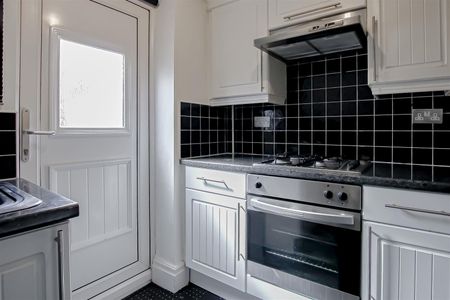 Wordsworth Street, Burnley - Photo 3