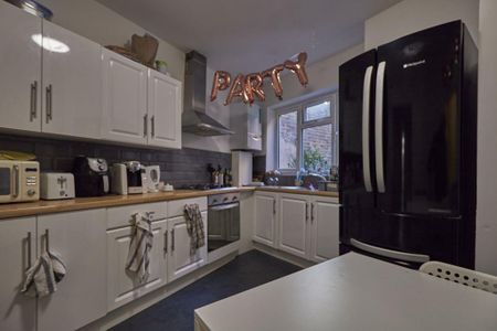 4 bedroom terraced house to rent - Photo 4