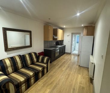 1 Bed Flat, Pennine Drive, NW2 - Photo 3