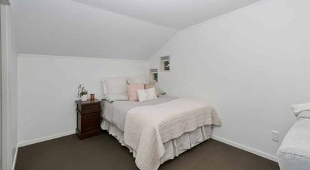 Sunny 1Bdr Studio - furnish or unfurnished - Photo 2