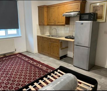 Studio Flat, Wesley Avenue, NW10 - Photo 3