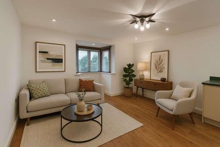 :: Greenbank Road, SK8 - Photo 4