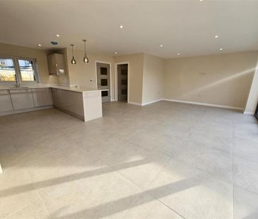 4 bedroom detached house to rent - Photo 2