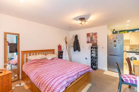 Studio to rent - Photo 2